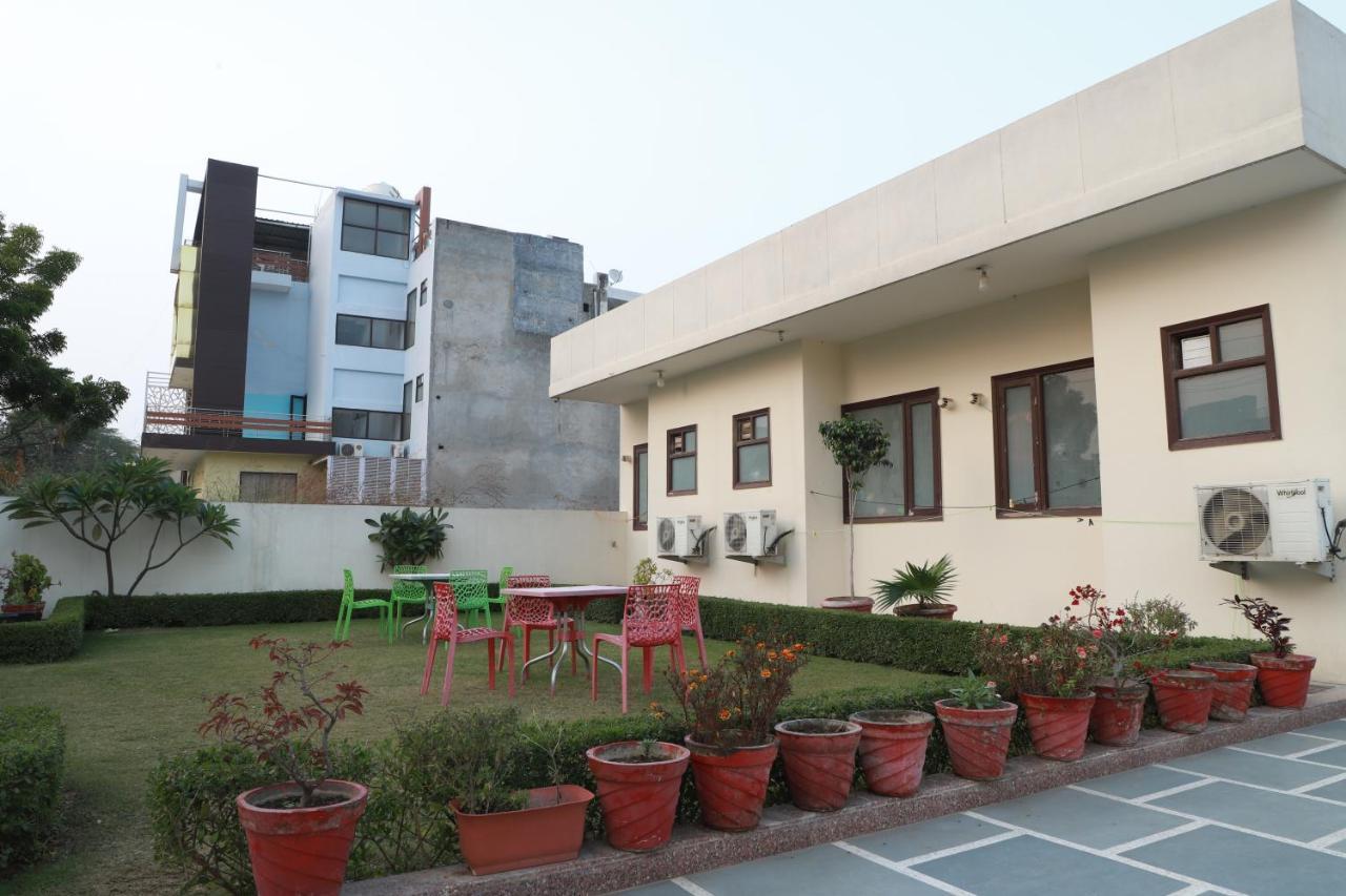 Lime Tree Studio Near Fortis Gurgaon Eksteriør billede