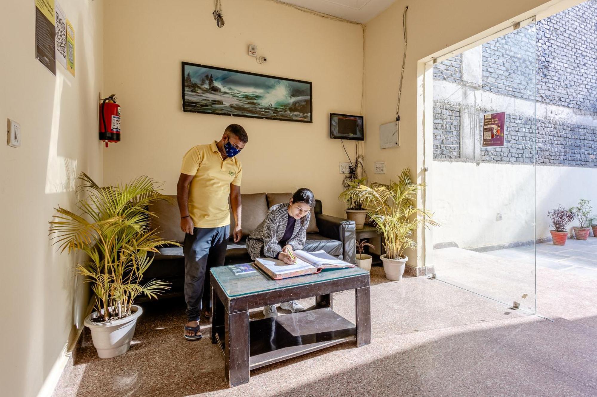 Lime Tree Studio Near Fortis Gurgaon Eksteriør billede