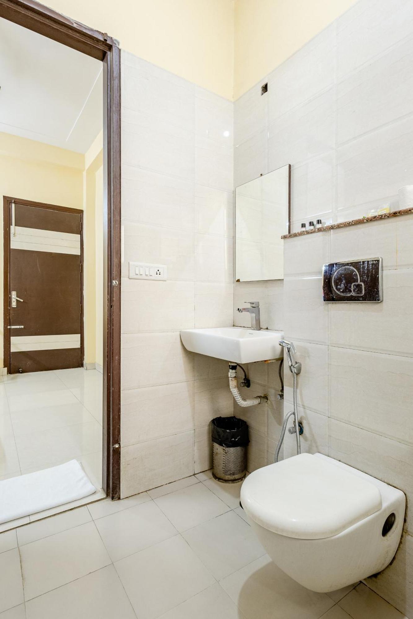 Lime Tree Studio Near Fortis Gurgaon Eksteriør billede